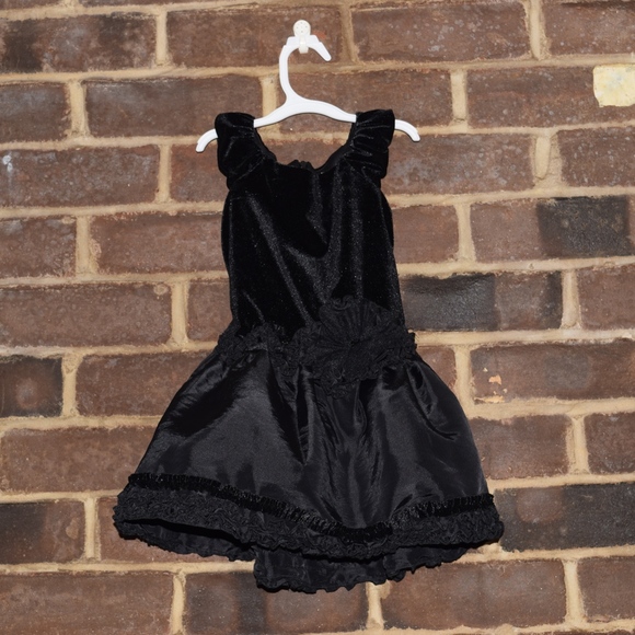 Toddler Black Velvet Holiday Dresses 2T - Picture 1 of 7